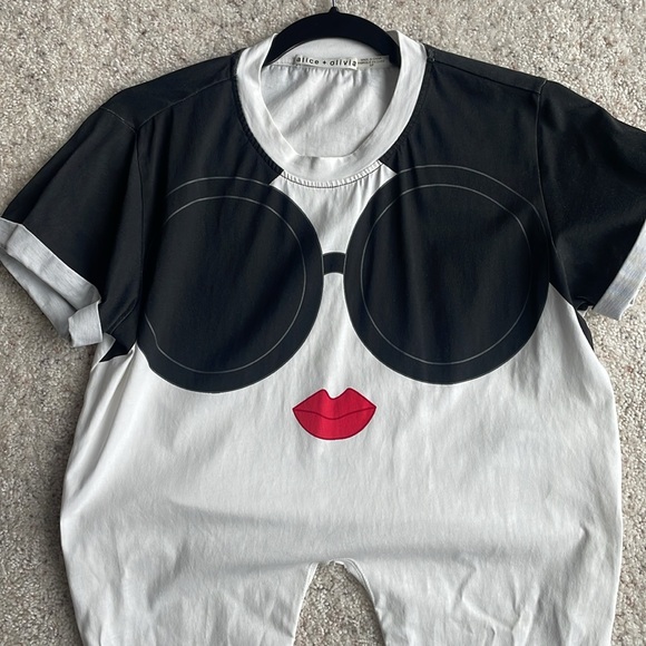 ALICE & OLIVIA Stace Face Jasper Roll Sleeve Tee - Picture 6 of 16